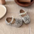 Silver girls Mary Jane flats with pearl straps and sparkling rhinestone toe flowers. - Size 23 Inner Length 14.5cm / Silver