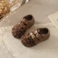 Zapatos de cuero vintage para niños con punta dividida, estampado de leopardo y doble hebilla. - Talla 23 Longitud Interior 14.0cm / Estampado de leopardo