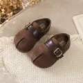Scarpe marroni alla moda per bambini con punta divisa, camoscio e pelle con fibbia in metallo. - Taglia 21 Lunghezza Interna 13.5CM / Marrone