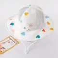 Cappello da sole estivo traspirante per neonato con cuori colorati design a rete e sottogola regolabile - 1-6 Anni-46-52cm / Bianco-Cuore
