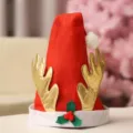 Rode kerstmuts voor volwassenen met gouden rendiergeweien voor de feestdagen. - Groot Recht Gewei Muts (Volwassenen)