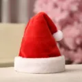 Kinderen korte pluche Kerstman hoed rood en wit Kerstfeest vakantie verkleed accessoire - Kortharige pluchen mutsen voor kinderen