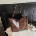 Vintage oil wax leather tote bag for women, large capacity casual shoulder bag daily commute. - Brown No Pendant