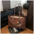 Suede diamond pattern tote bag retro commuting large capacity shoulder handbag for women - Brown with Pendant