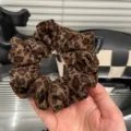 Elastico per capelli con stampa leopardata rétro da donna, morbido tessuto per autunno inverno. - Leopardo scuro