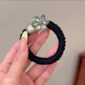Bellissimo elastico per capelli nero con fiore strass e perla stile coreano elegante - Nero