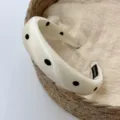 Cerchietto per capelli in raso crema a pois, elegante accessorio per donne stile chic. - Pois Bianco Sporco