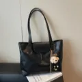Classic black leather tote bag for women, large capacity commuting handbag with cute bear pendant. - With Pendant / Black