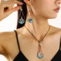 Retro boho etnische bloem oorbellen en ketting set met turquois kralen en leder koord. - Meerkleurig (16)
