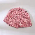 Kinder roze pailletten gehaakte muts detail met glitterende gebreide textuur en opengewerkt patroon. - 50-53cm / Roze