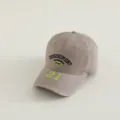 Kinder Baseball Cap in Beige mit Stickerei Nummer 21 und Buchstaben, Freizeithut. - 3-10 Jahre (Kopfumfang 49-53cm) / Khaki