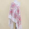 Witte imitatie kasjmier sjaal omslagdoek met kleurrijke zonnebloem borduurwerk en franjes. - Wit