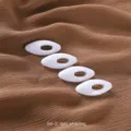 4er-Set weiße ovale hohle Anti-Blend-Sicherheitsnadeln, ideal als Schal- und Kopftuchclips. - 4er Pack / Weiß