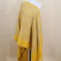 Hochwertiger goldener Kaschmir-Imitat Schal mit Paisley-Stickerei für Damen im Winter. - Gelb