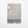 Sciarpa invernale da donna grigia effetto cashmere con ricamo floreale boho e frange. - Grigio