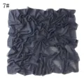 Donkergrijze chiffon vierkante sjaal detail, strass bladpatroon, lichtgewicht stof drapering. - Maat 7