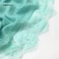 Mintgroene kant sjaal detail voorzien van fijn bloemenkant en elegante parelversieringen. - Muntgroen