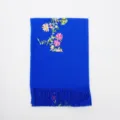 Bufanda de mujer de invierno imitación cachemir azul bordada con enredadera floral y flecos. - Azul zafiro