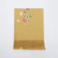 Bufanda de mujer invierno de imitación cachemira con delicado bordado floral y flecos. - Camel