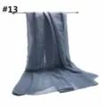 Vista detallada de bufanda para mujer de viscosa en color liso con purpurina y textura. - 13#