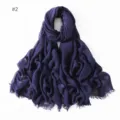 Detailaufnahme des einfarbigen Modal Schals mit Fransen, atmungsaktives Gewebe. - #2 Marineblau