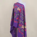 Paarse kasjmier-achtige geborduurde sjaal met traditionele granaatappel bloemmotieven vrouwen. - Paars