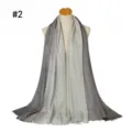 Vista detallada de bufanda de viscosa degradada metálica suave, chal largo y elegante para mujer. - Estilo #2