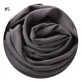 Einfarbig Perle Chiffon Blase Hijab langer Schal, elegantes dunkelgraues Kopftuch Detailansicht. - #5 Dunkelgrau