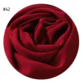 Dunkelroter einfarbiger Chiffon Hijab Stoff Detailmuster, weiche Blasenstruktur Damen Schal. - #42 Burgund
