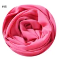Einfarbiger rosa Blasen-Chiffon langer Hijab Schal für Damen, modisches Kopftuch Detail. - #46 Hellrosa