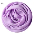 Detailansicht des helllila Bubble-Chiffon-Hijab-Schals mit weicher Textur und einfarbigem Look. - #51 Distel