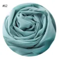 Nahaufnahme Detail des hellblauen Chiffon Bubble Hijab Schal Stoff Textur Rollendesign. - #62 Staubiges Mint