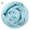 Hellblaue Chiffon Hijab Schal Detail, elegantes Rosenmuster gerollter Bubblestoff. - #64 Hellblau