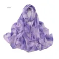 Vista di dettaglio della sciarpa in chiffon viola sfumato, consistenza leggera, hijab elegante. - 197#