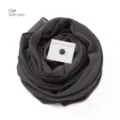 Einfarbiges Chiffon-Langsamtuch mit starkem magnetischen Hijab-Nadel-Set in Schiefergrau. - Code 50