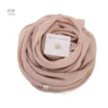 Elfenbeinfarbenes Chiffon-Hijab-Set mit Magnetschnalle, elegante Rosenform-Präsentation. - Code 61