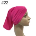 Detailansicht der pinkfarbenen modalen Hijab-Innenkappe mit elastischem Stoff und Seitensitz. - Rosa