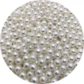 Vista dettagliata di perle di imitazione ABS bianche con fori dritti per la creazione di gioielli. - 6mm Circa 4750 Pz / Bianco avorio