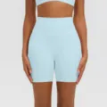 Yoga Shorts Detailansicht hoch, hellblaue Sportbekleidung Fitness Damen Activewear Hose. - S / Helles Elfenbein