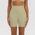 Detailansicht der High-Waist-Yogashorts, atmungsaktives Material, Fitness-Sportbekleidung. - S / Khaki
