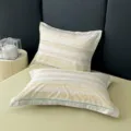 Detalle de funda de almohada de algodón estampado, diseño de rayas suaves, cama acogedora. - Estilo-Verde / Par de Fundas de Almohada 48x74cm