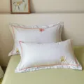 Funda de almohada de algodón puro con elegante ribete naranja y delicado bordado floral. - Ensueño de Primavera / Par de Fundas de Almohada 48x74cm