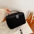 Zwarte corduroy cosmetische tas, minimalistische reismake-uptas met grote capaciteit. - Zwart