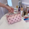 Roze polstertas van PU-leerah met stippen en handvat, draagbare make-up organizer toilettas. - Roze