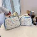 Gewatteerde Make-up Tas met Bloemenprint Draagbare Cosmetische Reistas Organizer - S / Blauwe Kersenbloesem