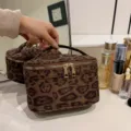 Luipaardprint cosmetische tas, grote draagbare make-up organizer met dubbele ritssluitingen. - Bruine Luipaard
