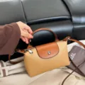 Dames lederen crossbody handtas in contrasterende kleur, stijlvolle tas met handvat. - Khaki