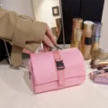 Roze opvouwbare reistoilettas met gesp en haak, draagbare cosmetische organisator. - Roze