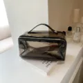 Transparante grijze PVC cosmetische tas met handvat en rits voor dagelijks gebruik. - Zwart