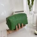 Groene geweven cosmetische tas voor vrouwen, draagbare make-up tas met rits, stijlvol leer. - Groen